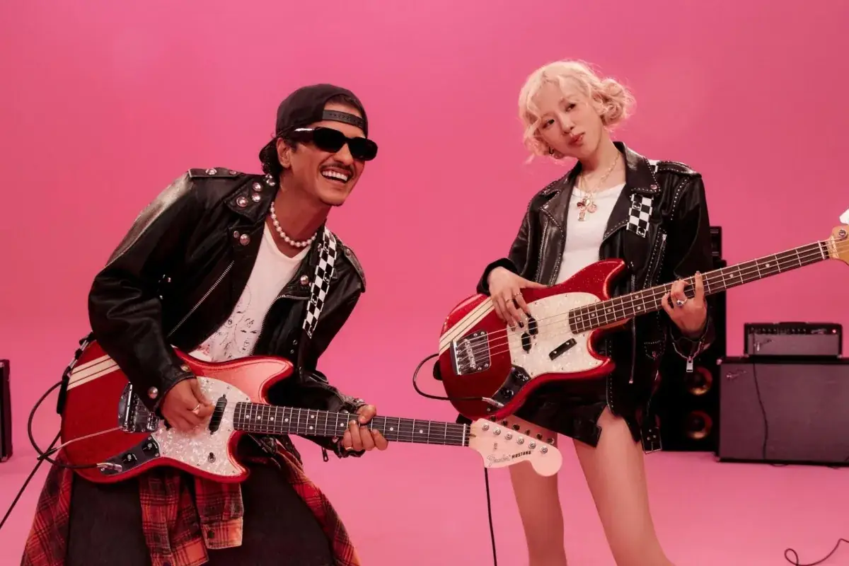 Rosé And Bruno Mars' "APT." Continues YouTube Record For Fastest MV By Asian Artist To Hit 1.2 Billion Views 그림